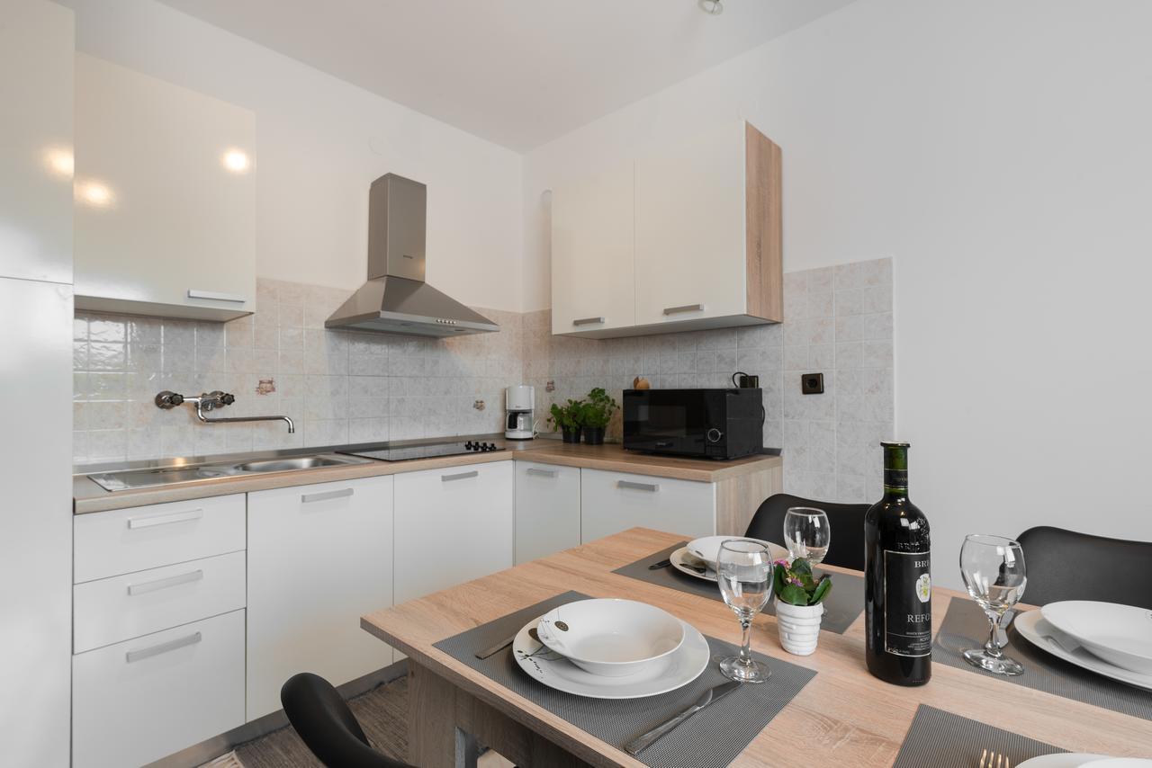 Apartments Karlo & Ivona ลาบิน ภายนอก รูปภาพ