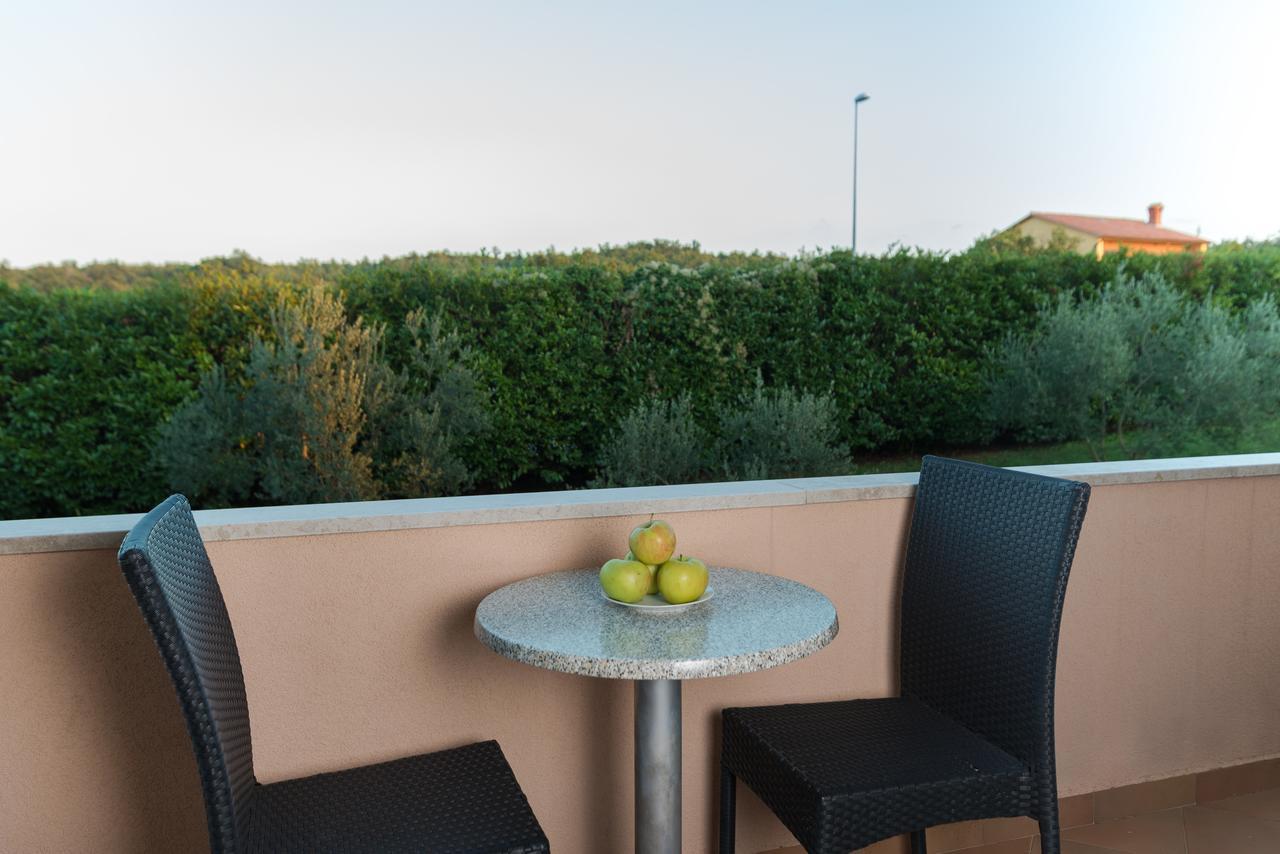 Apartments Karlo & Ivona ลาบิน ภายนอก รูปภาพ