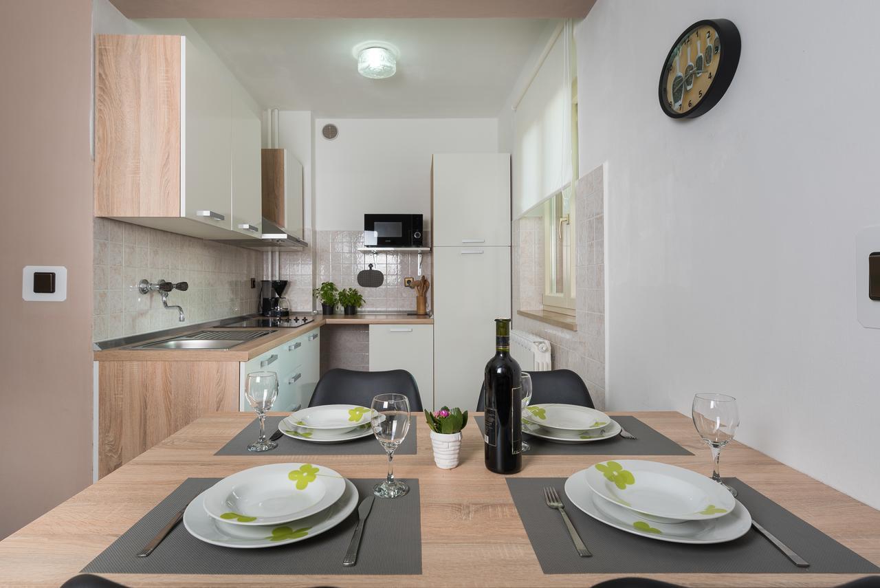 Apartments Karlo & Ivona ลาบิน ภายนอก รูปภาพ