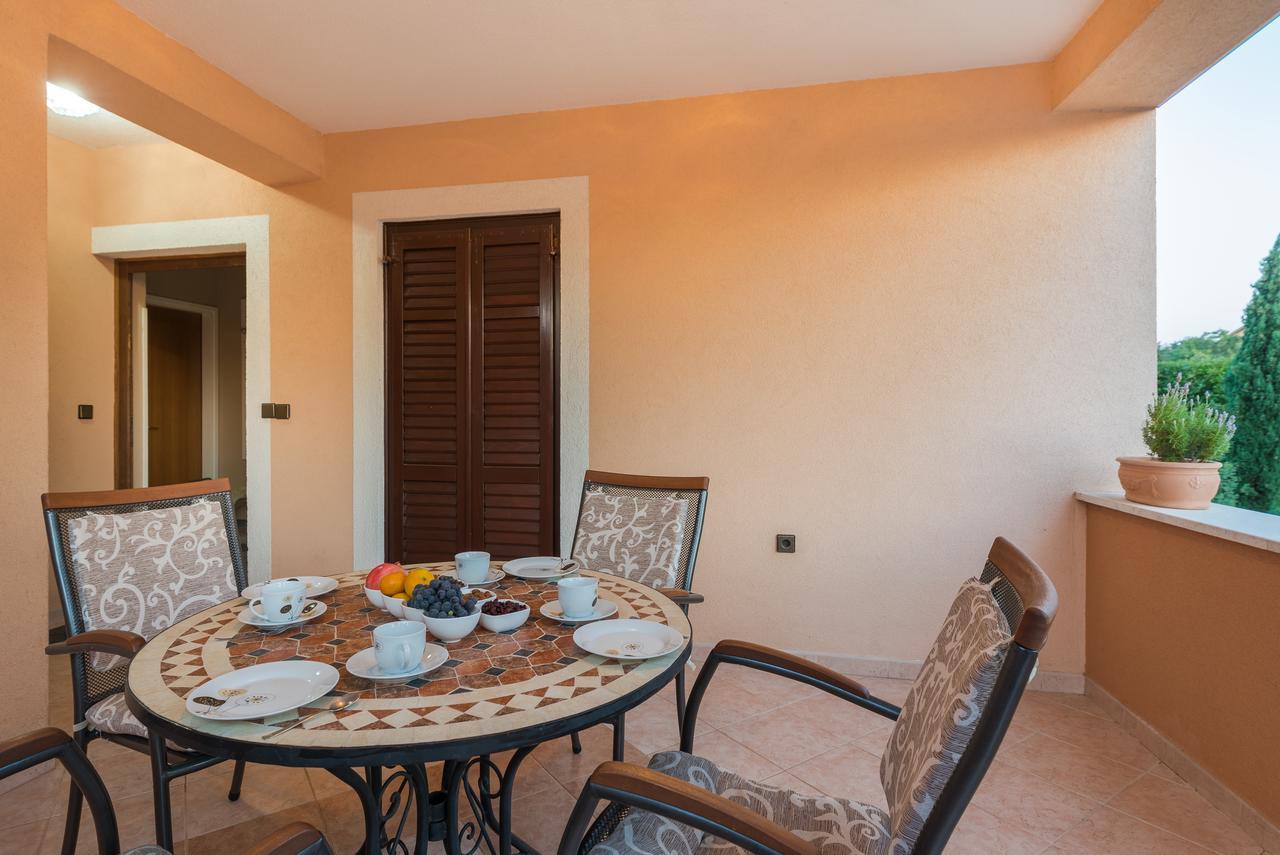 Apartments Karlo & Ivona ลาบิน ภายนอก รูปภาพ