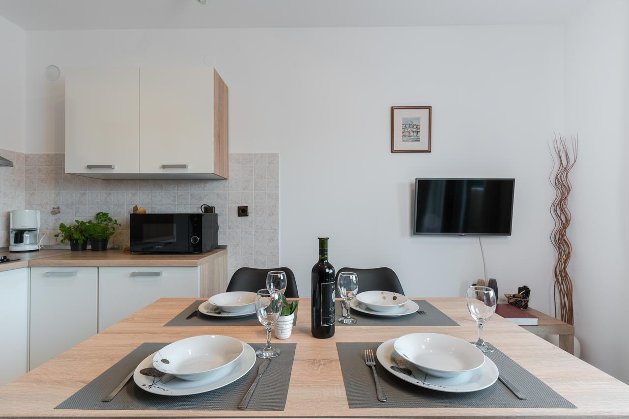 Apartments Karlo & Ivona ลาบิน ภายนอก รูปภาพ