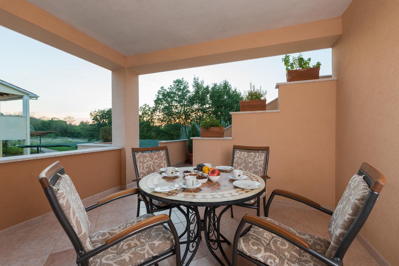 Apartments Karlo & Ivona ลาบิน ภายนอก รูปภาพ